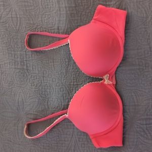 Victoria's Secret Body By Victoria Push Up Bra 38B